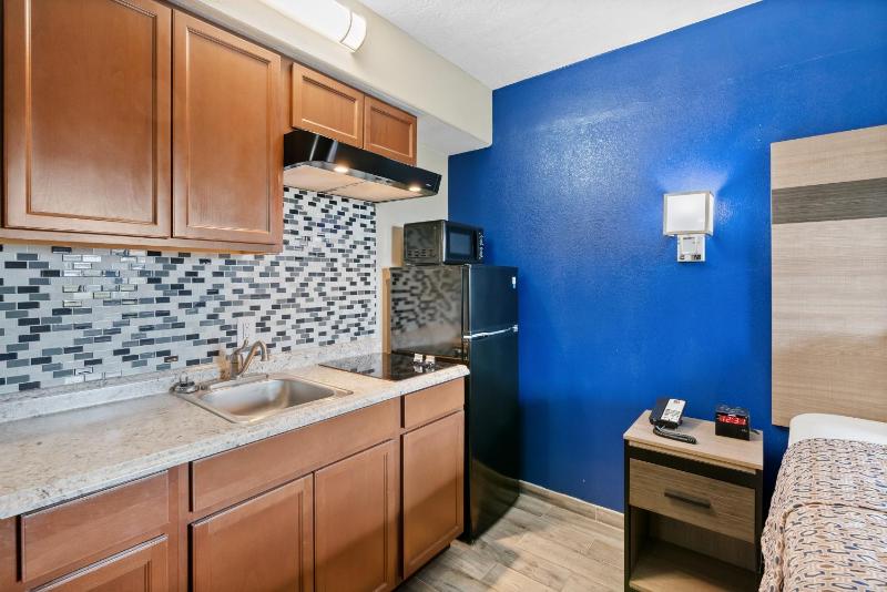 Blue Wave Inn - image 4