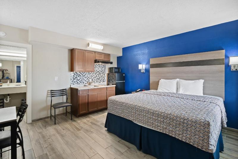 Blue Wave Inn - image 30