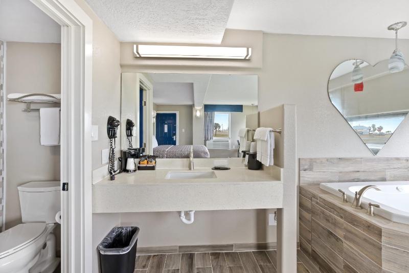 Blue Wave Inn - image 48