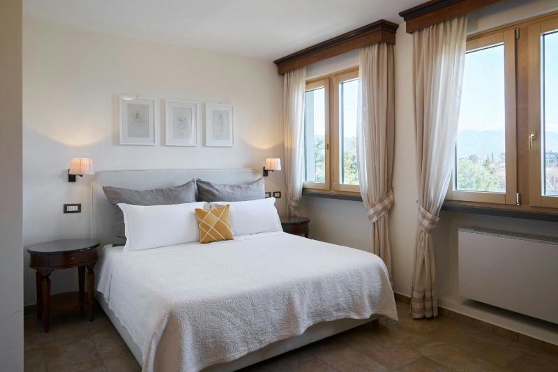 Superior Double Room with Garden View image 3