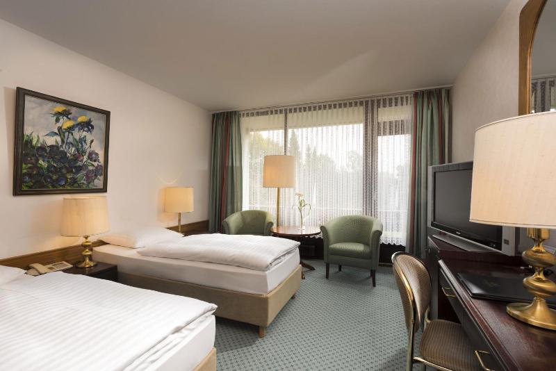 Classic Double Room image 4