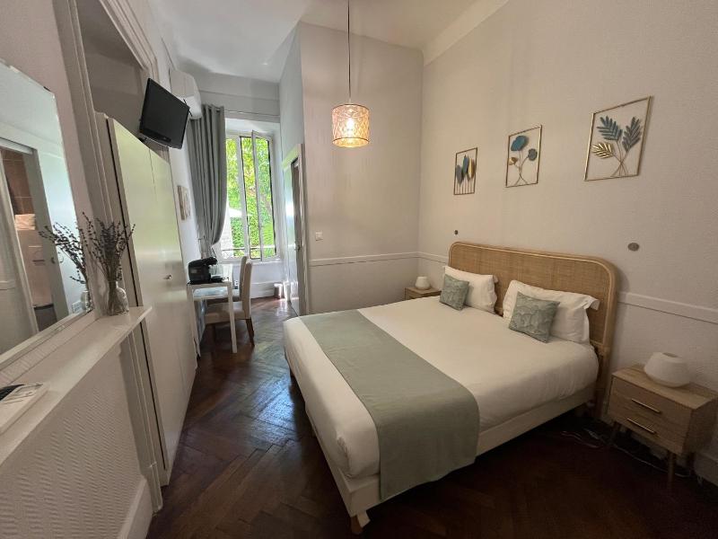 Superior Double Room image 4