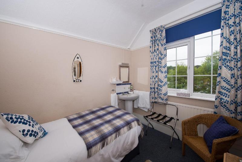 Single Room with Private Bathroom image 2