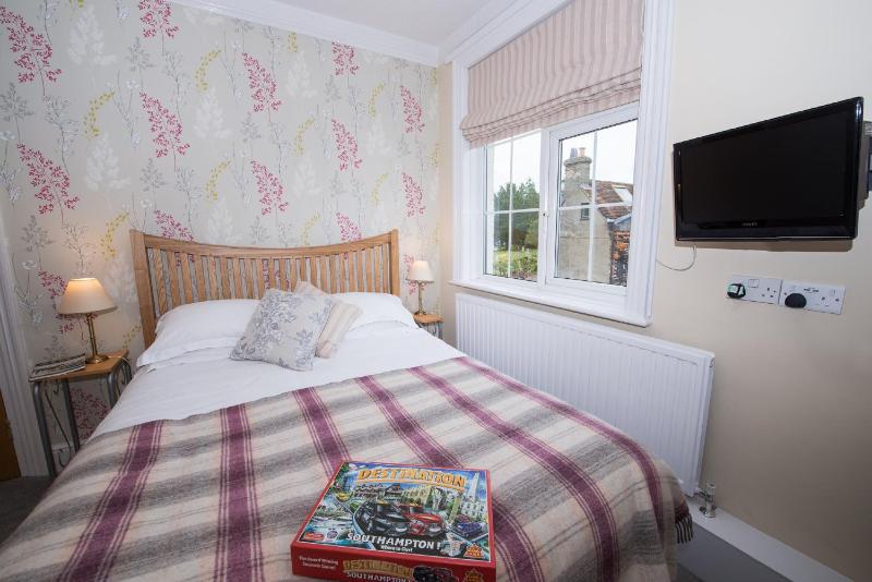 Deluxe Double Room with Private Bathroom image 4