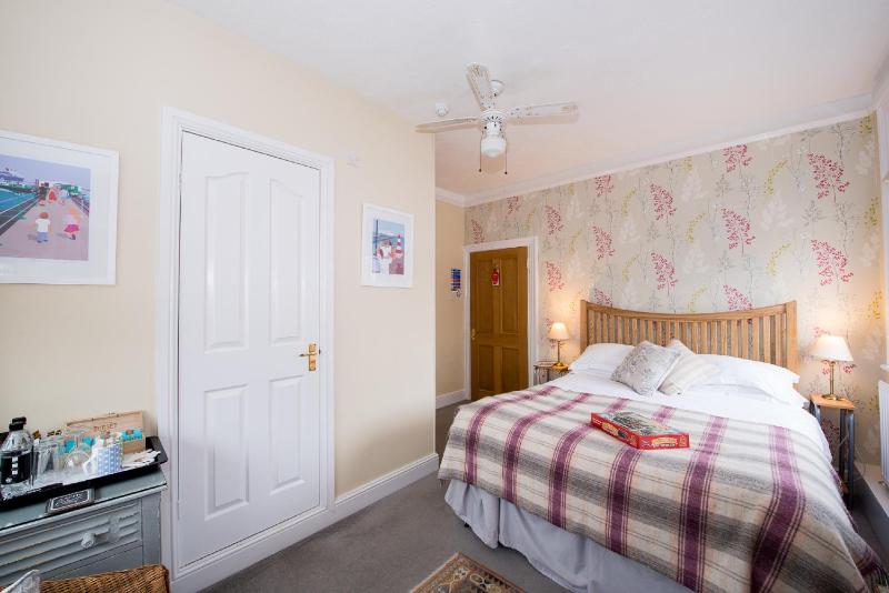 Deluxe Double Room with Private Bathroom image 3