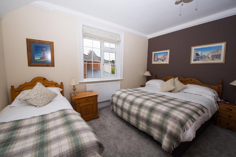 Deluxe Family Room image 3