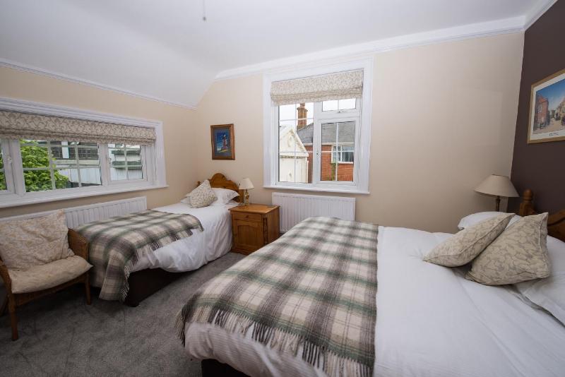 Deluxe Family Room image 2