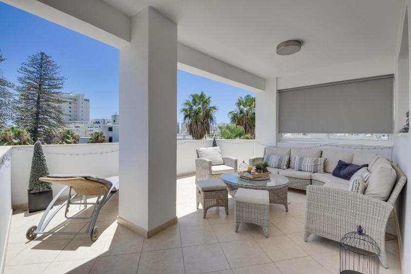 Penthouse Central Larnaca The 'Veranda' Elena Court - image 16