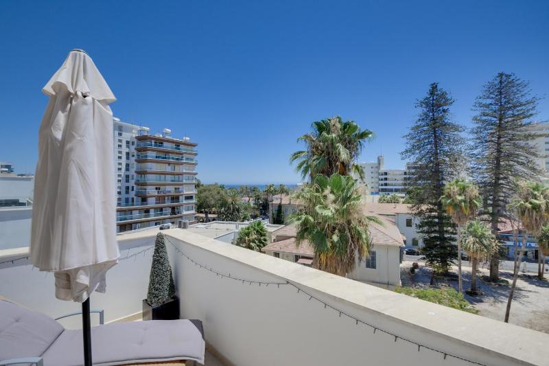 Penthouse Central Larnaca The 'Veranda' Elena Court - image 11