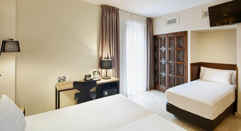 Triple Room image 4