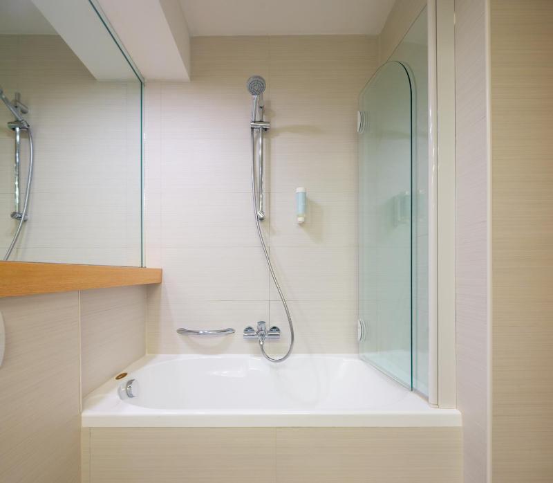 Superior Double Room with Balcony and Sea View image 3