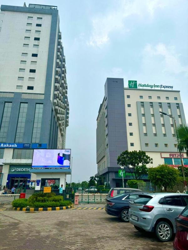Luxury Studio Knowledge Park 3 Greater Noida - image 27
