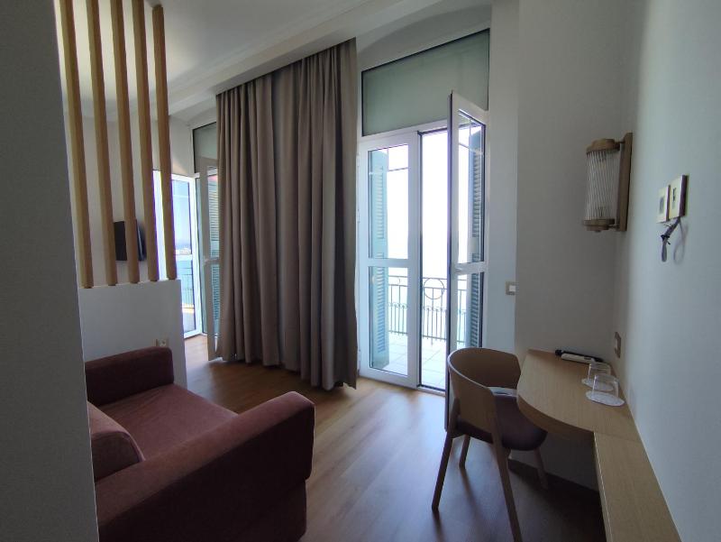Junior Suite with Sea View image 4