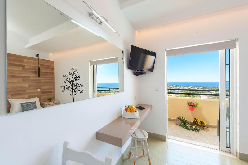 Superior Sea View Room image 2
