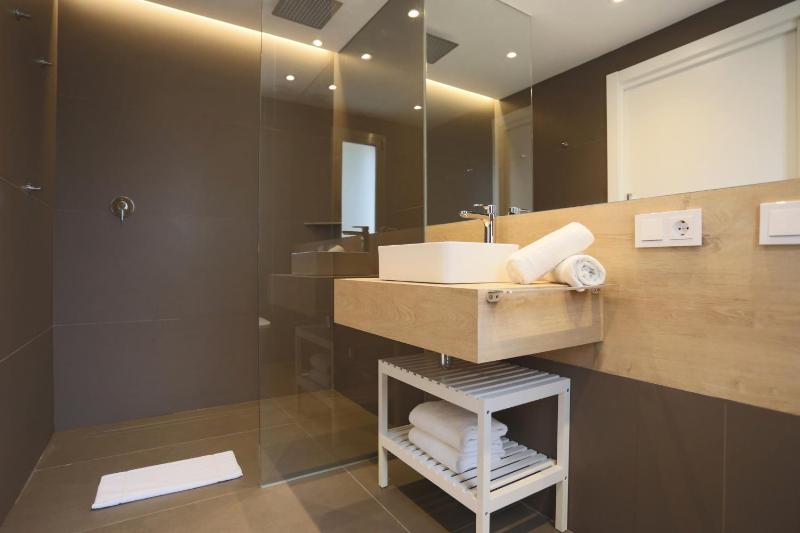 Standard Double or Twin Room with Garden image 4