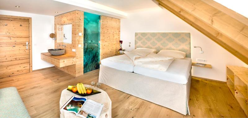 Double Room with Mountain View image 4