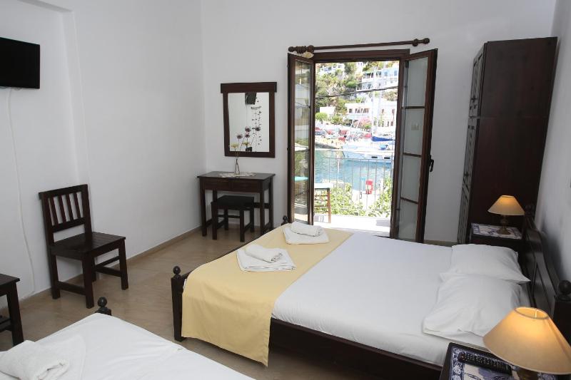 Double or Twin Room image 4