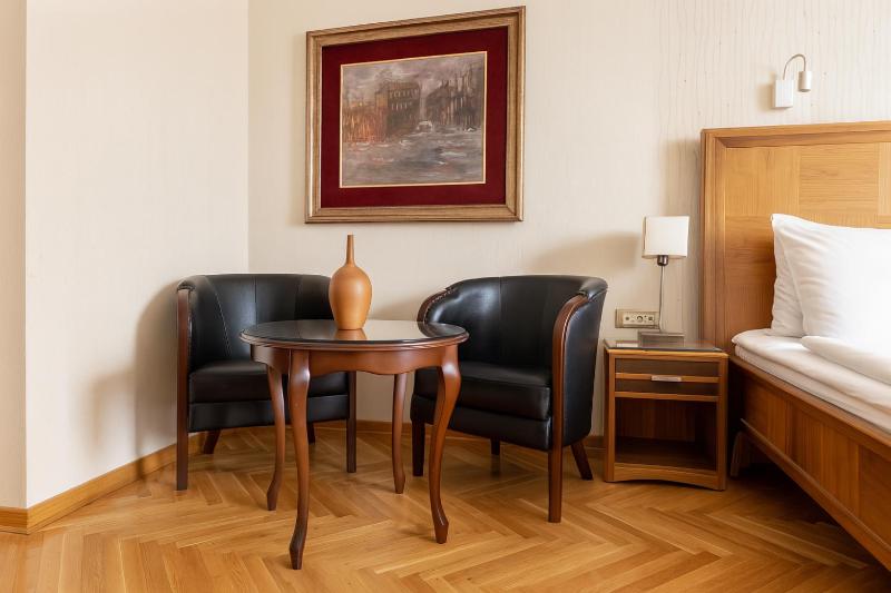 Double Room image 4