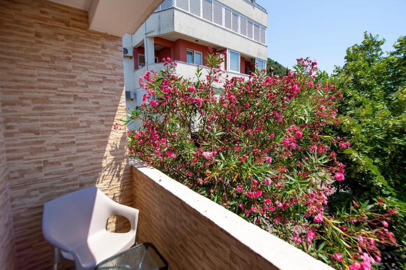 Double Room with Balcony image 4
