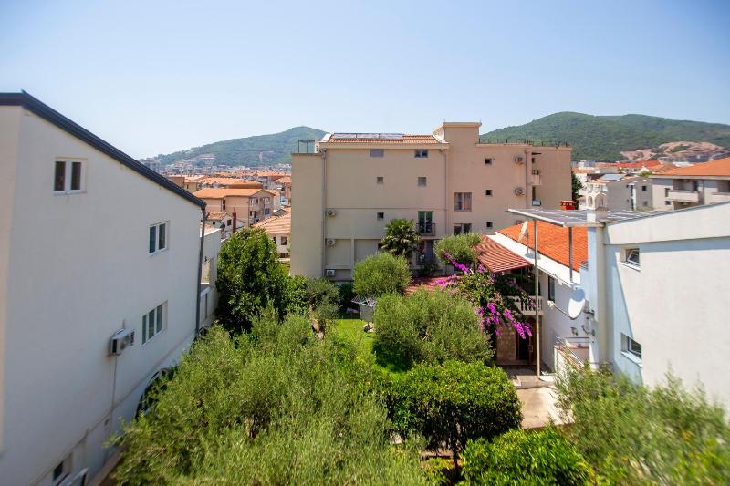 Studio with Balcony (4 Adults)  image 3