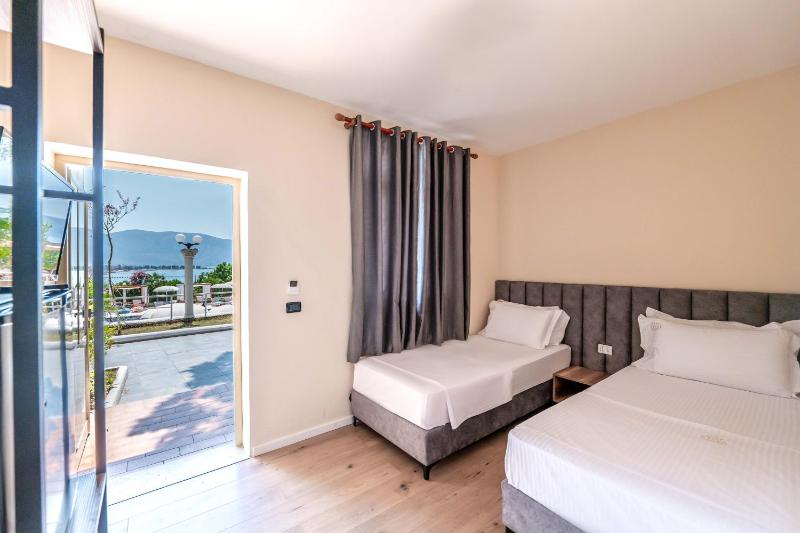 Family Room with Sea View image 3