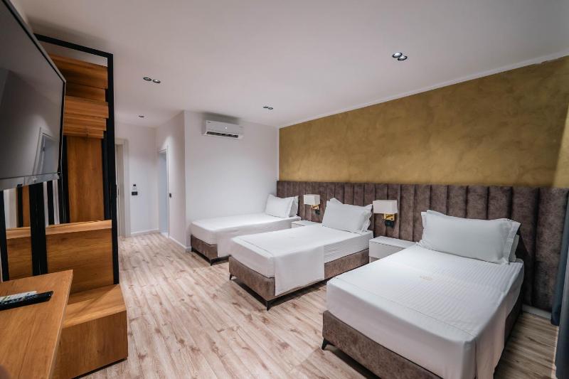 Triple Room with Sea View image 1