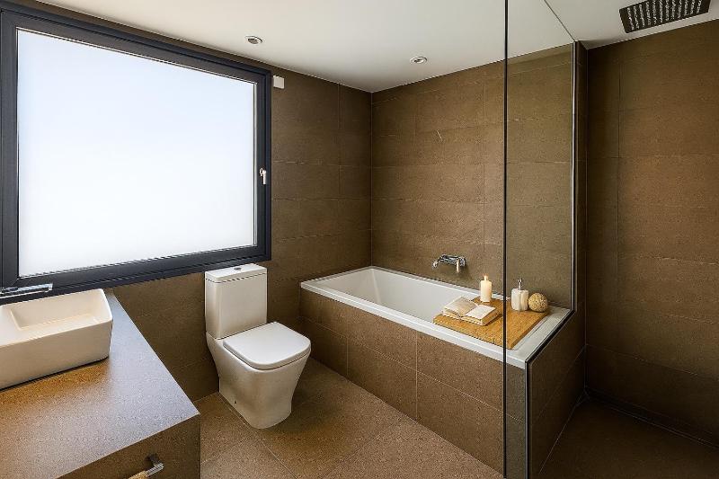 Deluxe Double Room with Bath image 2