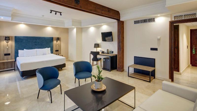 Superior Double Room image 4