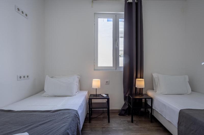Single Room with Shared Bathroom image 1