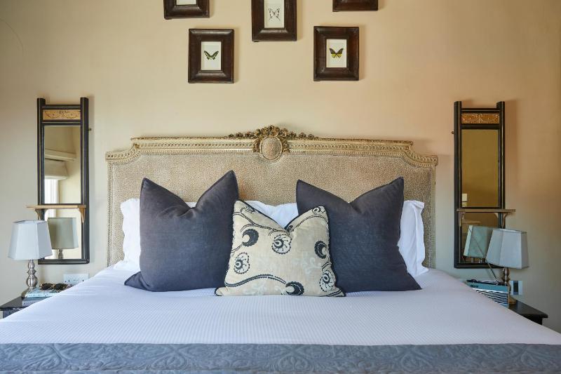 Large Double Room image 3