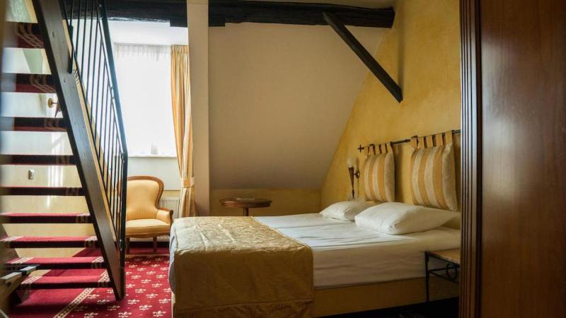 Deluxe Room image 2