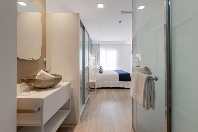 Superior Double Room and Balcony image 1