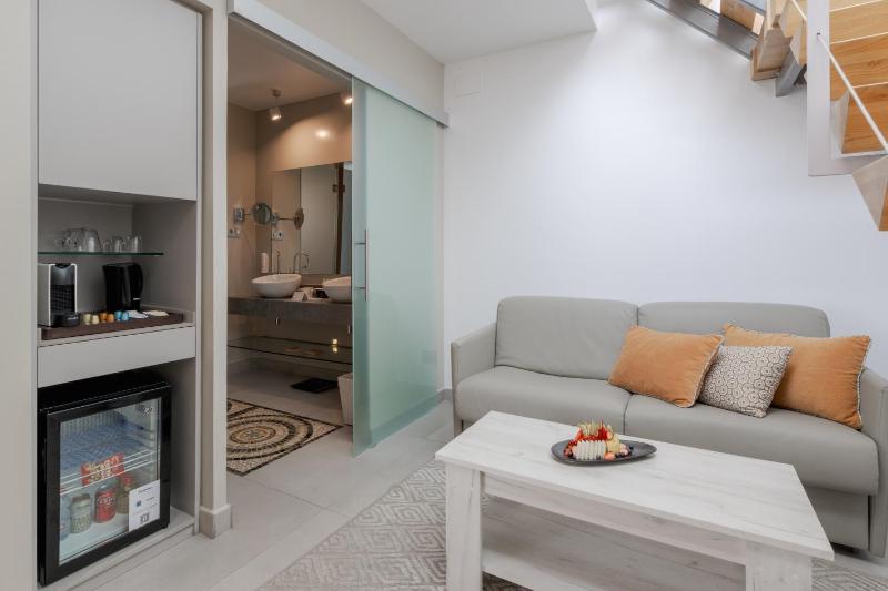 Suite with Private Pool image 3