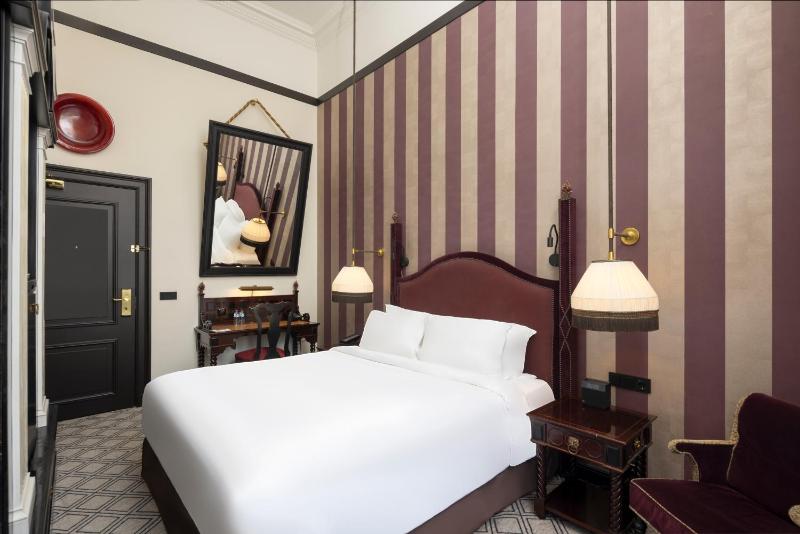 Superior Double Room image 3