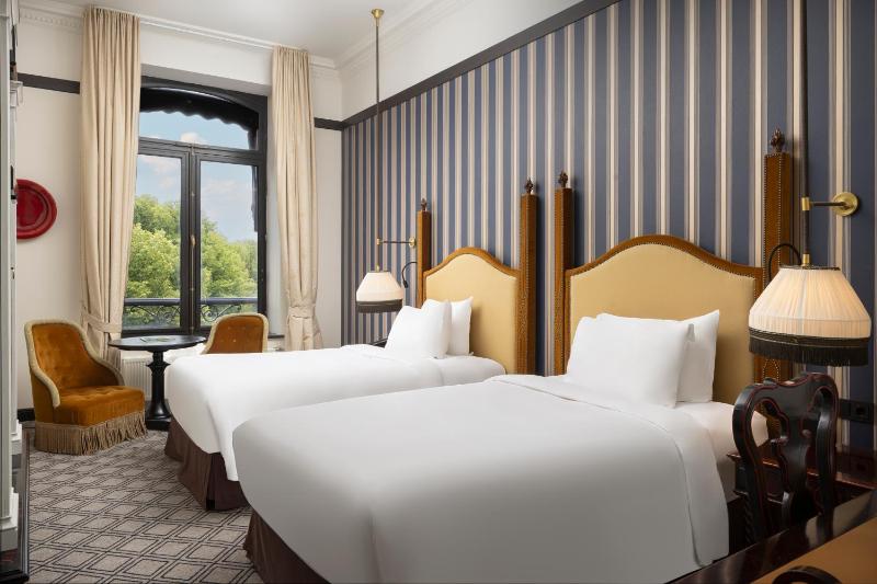 Executive Twin Room image 1