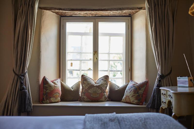 Standard Double Room image 4