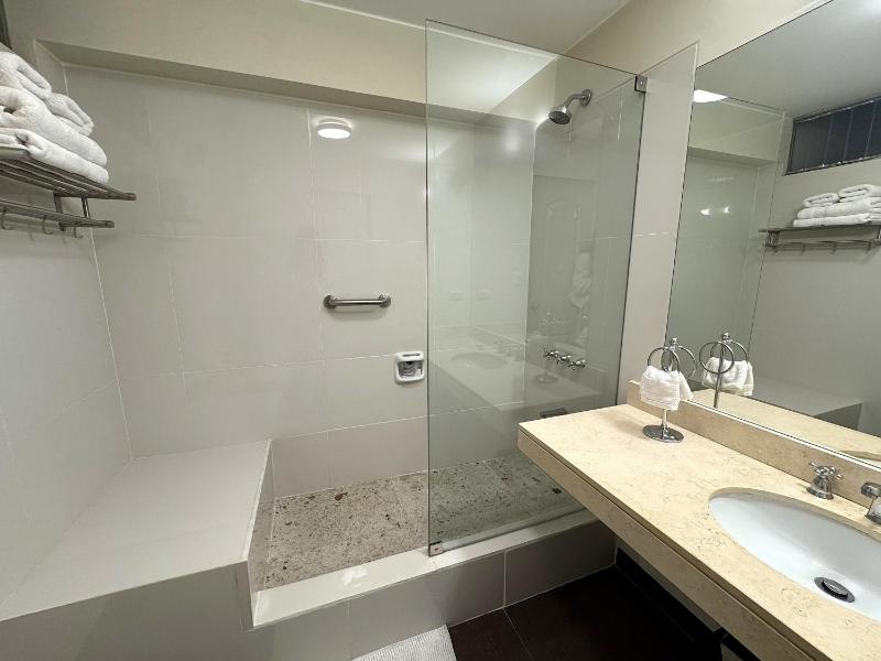 Aparts 4 Days Miraflores 1 or 2 Bedrooms Executive Apartment - image 2
