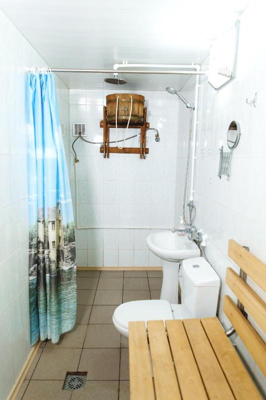 Standard Quadruple Room image 3