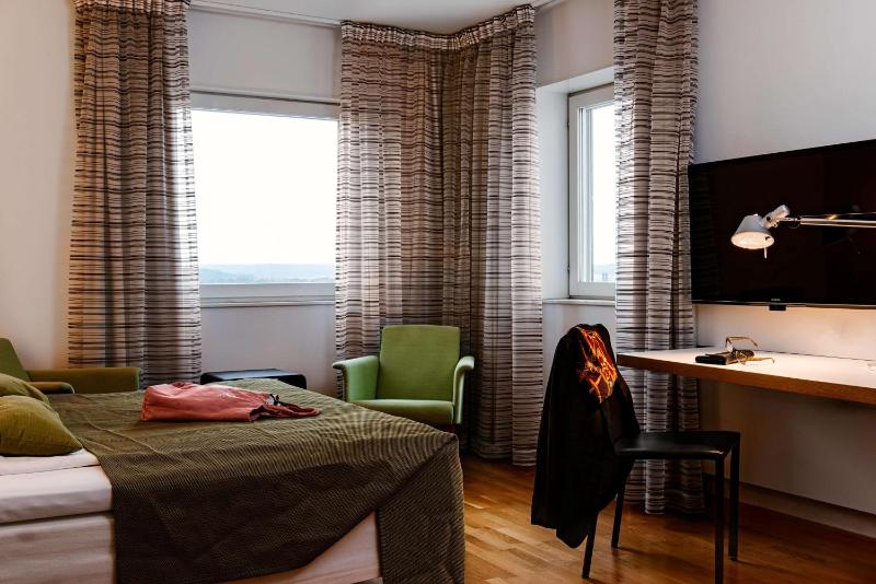 Standard Twin Room image 1
