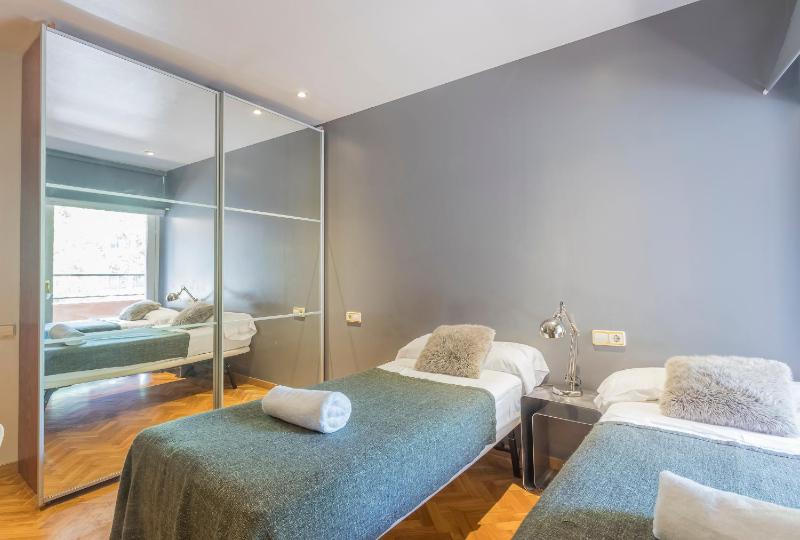 Apartment Barcelona Rentals - Classic Bonanova Apartment - image 8