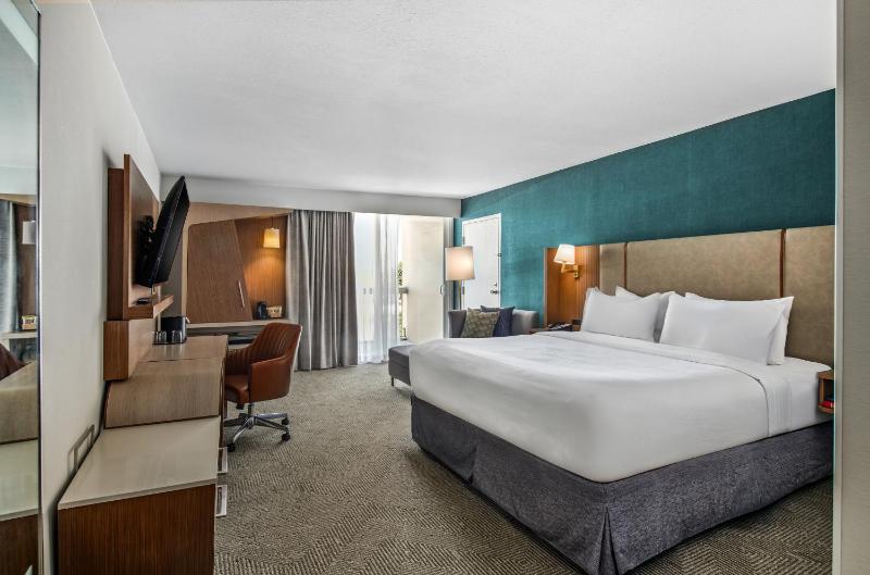 Standard King Room image 1