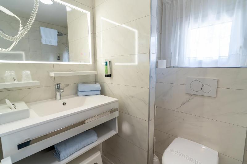 Double Room with Shower image 3