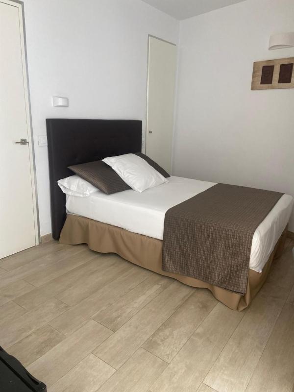 Economy Double Room image 3