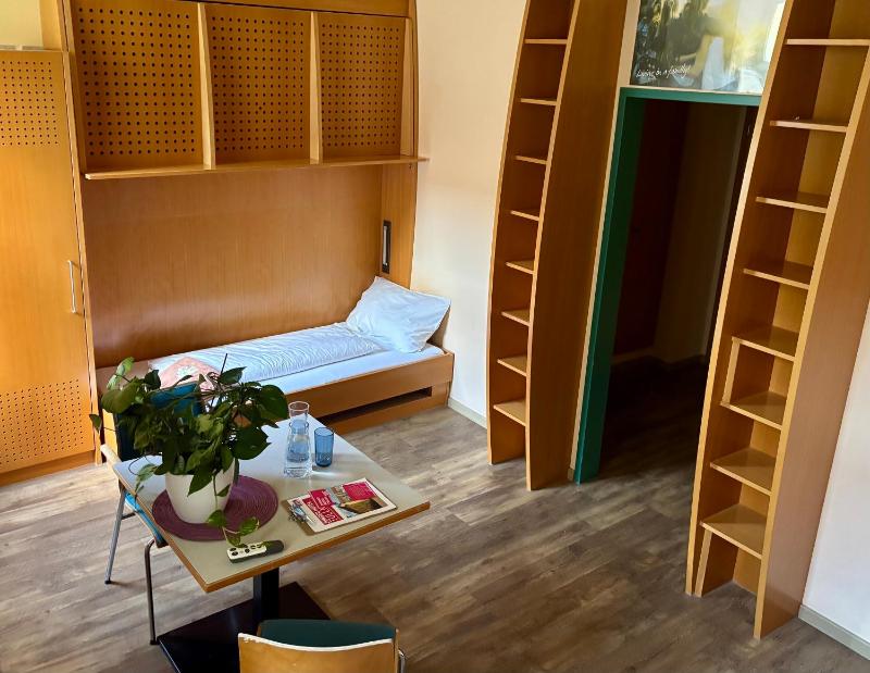 Single Room image 4