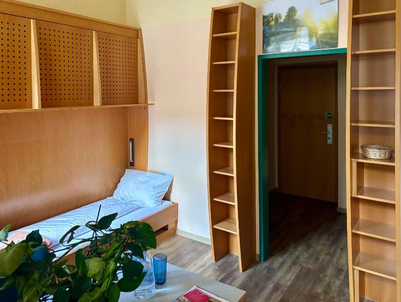 Single Room image 2