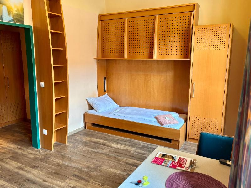 Single Room image 3