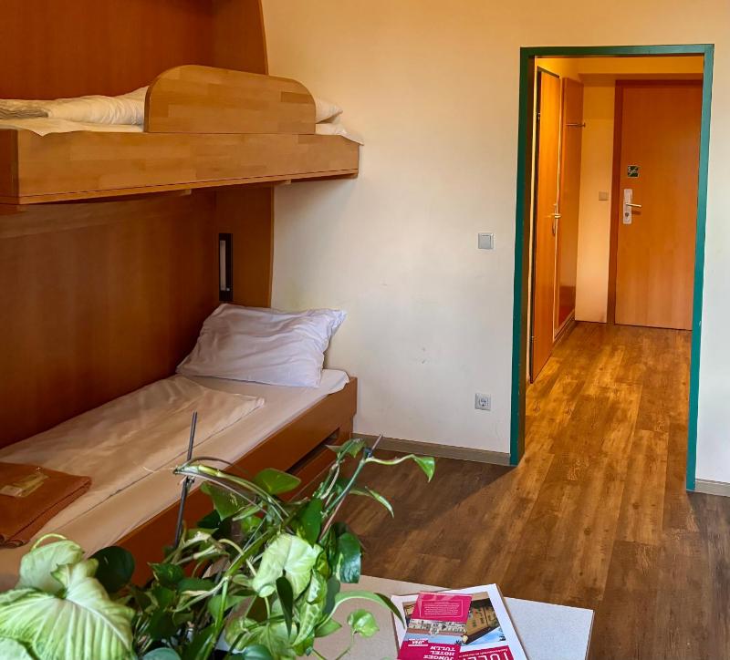Twin Room image 1