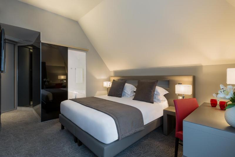 Executive Queen Room image 4