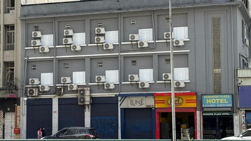 Senador Plaza Hotel - image 1