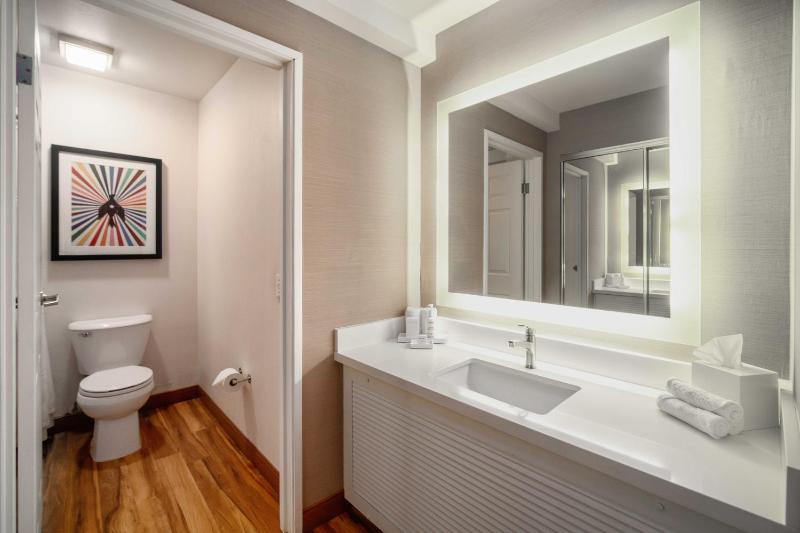 King Room with City View image 4